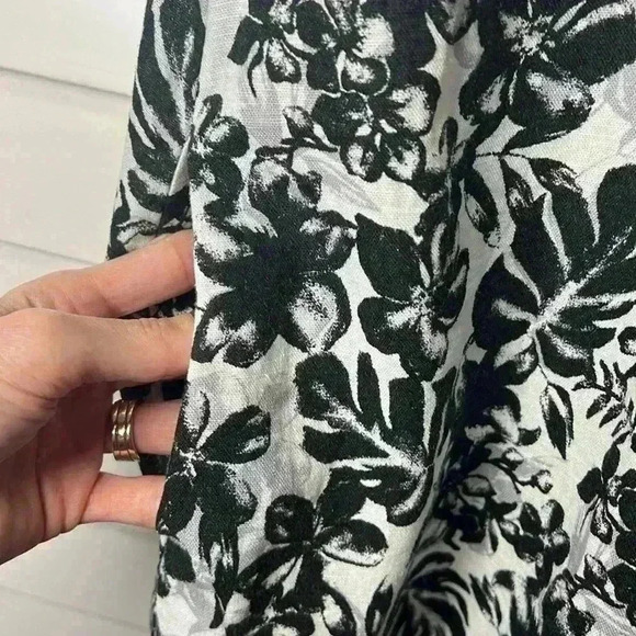 Briggs Linen Blend Floral Sleeveless V-Neck Shift Dress Size M Black & White - Picture 8 of 11